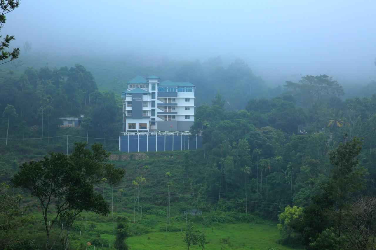 Monsoon Grande Hotel Munnar Exterior photo