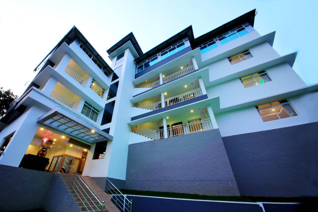 Monsoon Grande Hotel Munnar Exterior photo