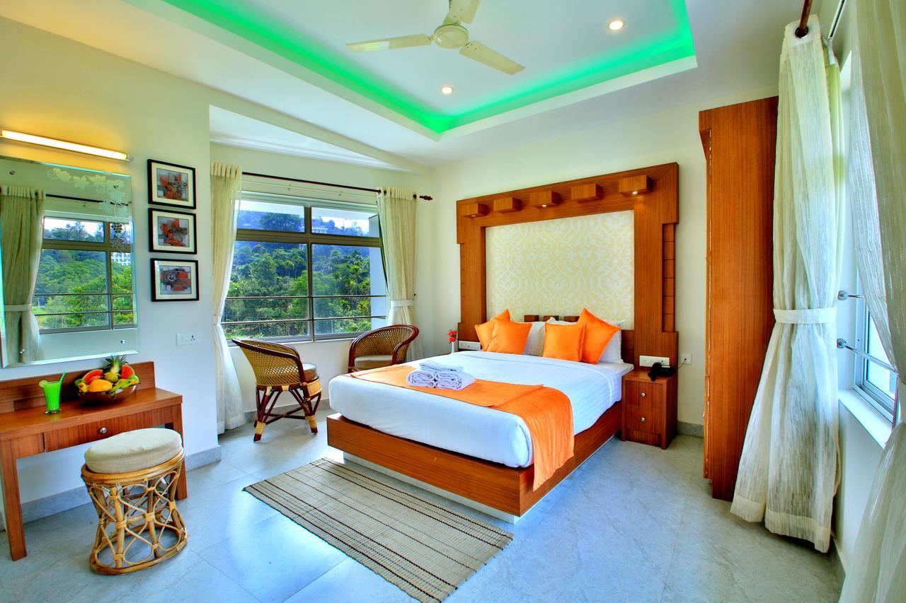 Monsoon Grande Hotel Munnar Exterior photo
