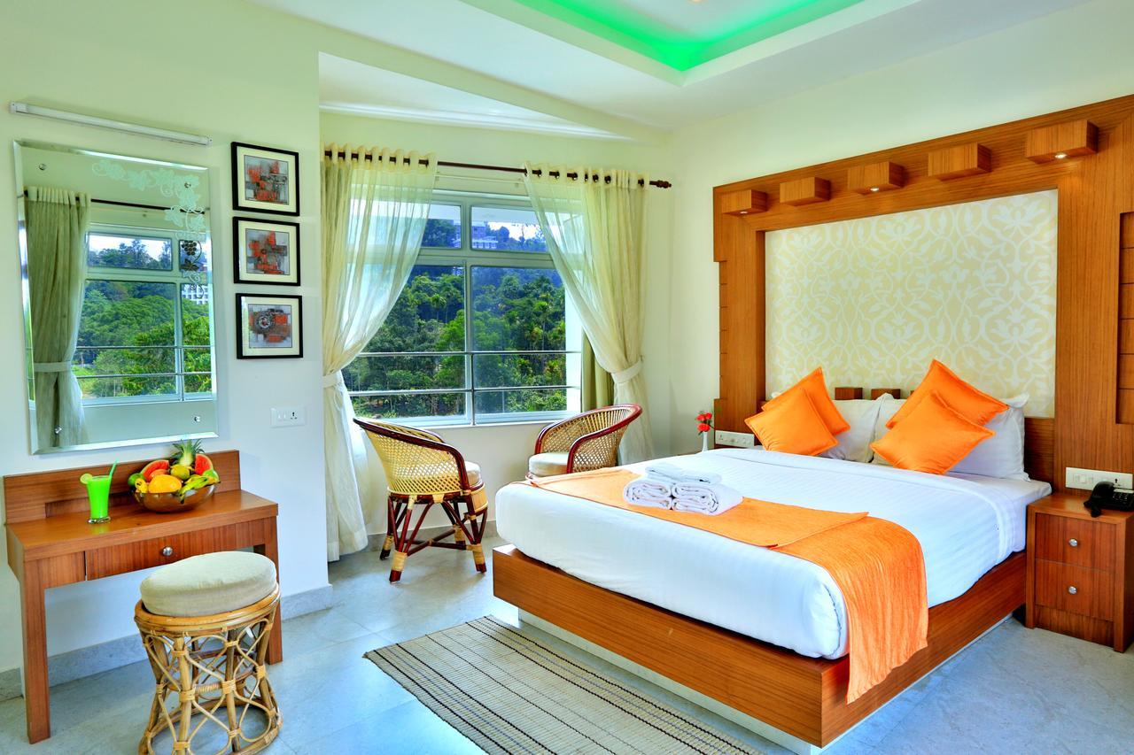 Monsoon Grande Hotel Munnar Exterior photo